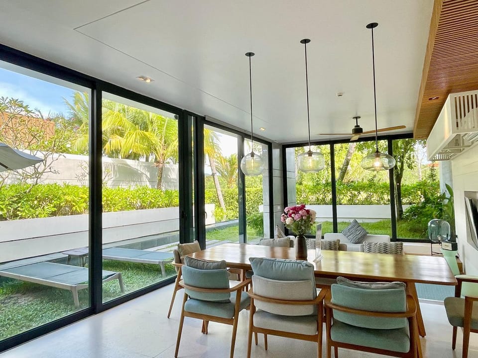Day, View (from property/room), Living room, Seating area, Dining area, Garden view, Pool view, Swimming pool