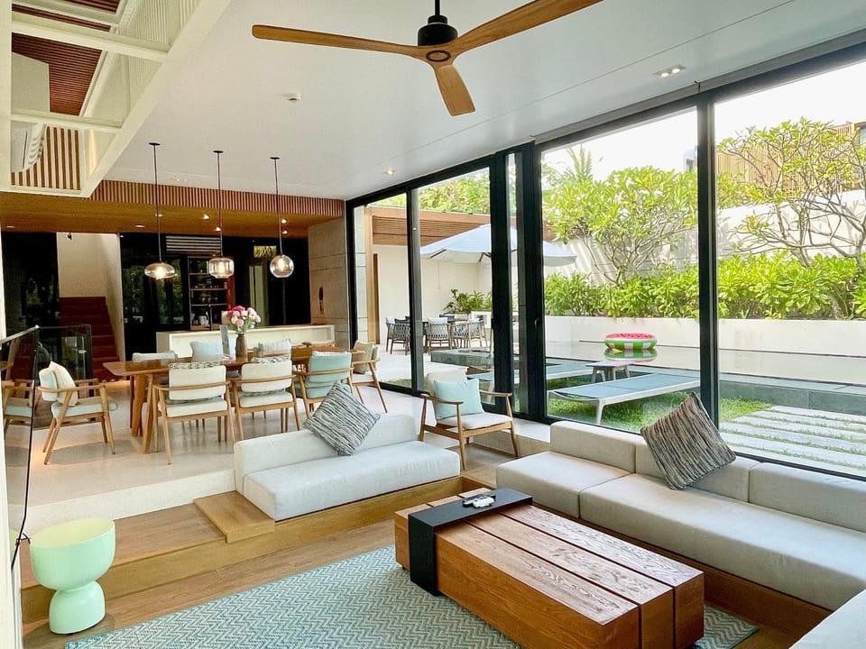Day, View (from property/room), Living room, Seating area, Dining area, Garden view, sunbed