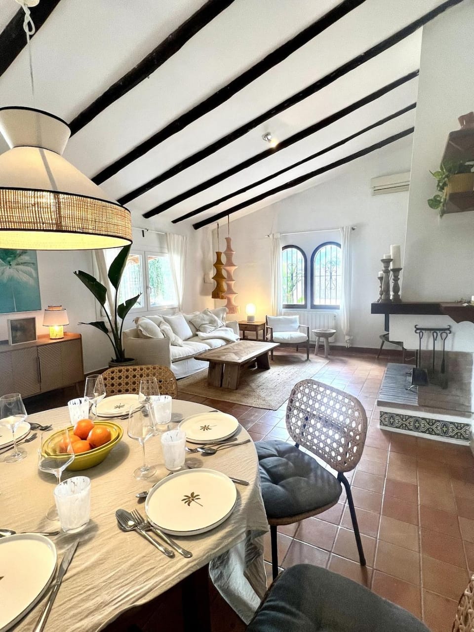 Communal lounge/ TV room, Living room, Seating area, Food