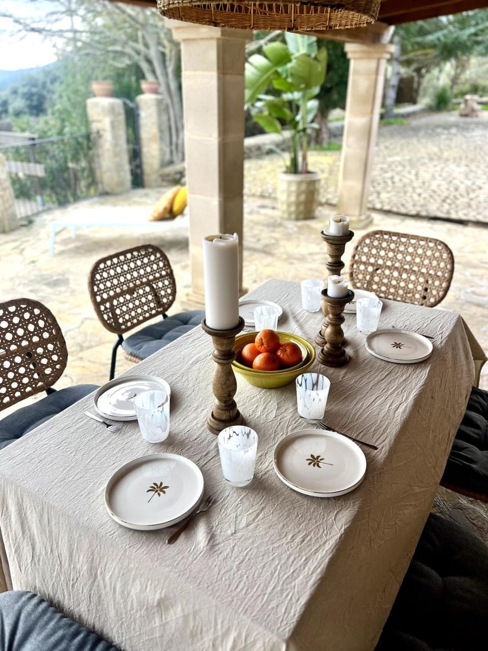 Patio, Day, Dining area