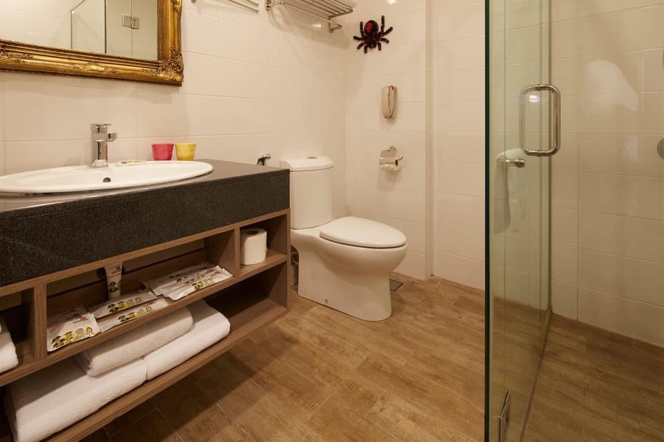 Shower, Toilet, Bathroom