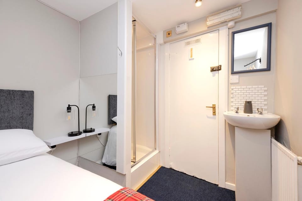 Shower, Bedroom