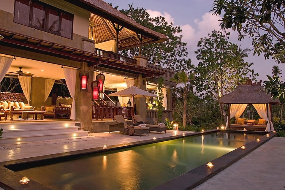Night, Living room, Swimming pool, sunbed
