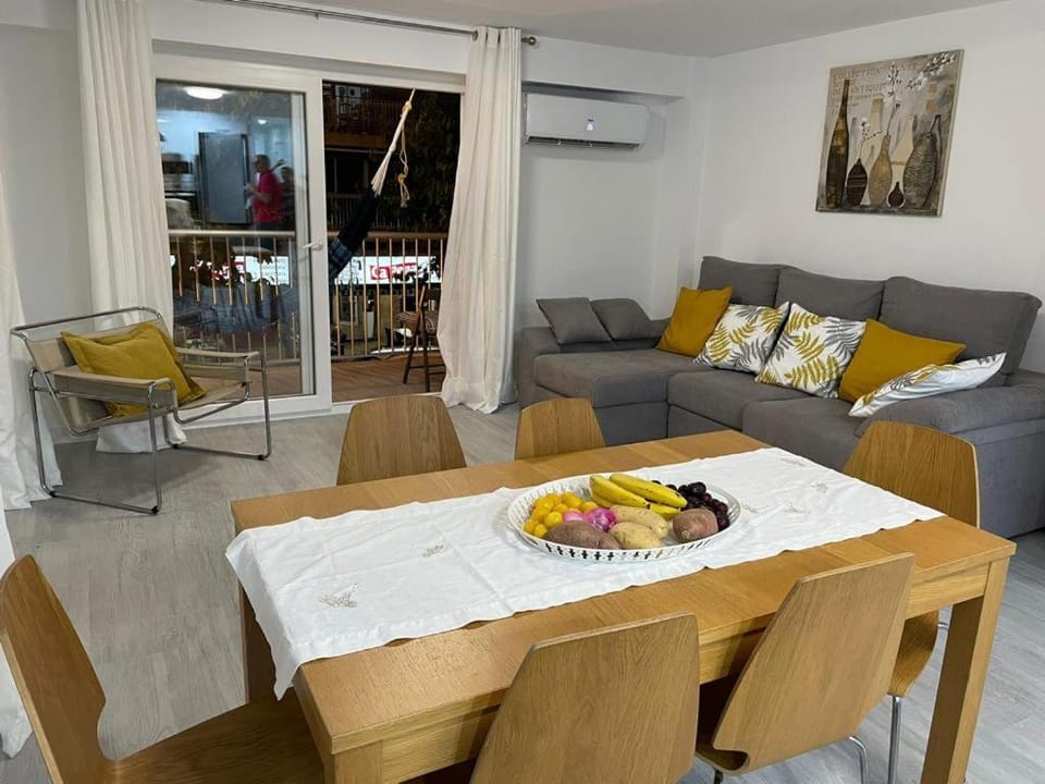 Living room, Seating area, Dining area