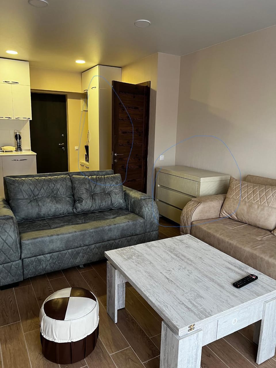 Kitchen or kitchenette, Living room, Seating area