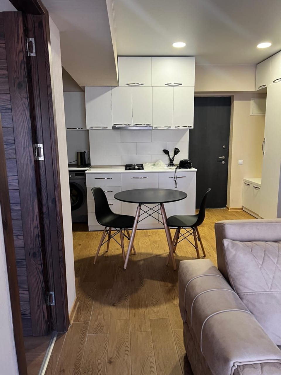 Kitchen or kitchenette, Seating area, Dining area