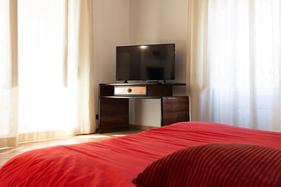 Bed, TV and multimedia