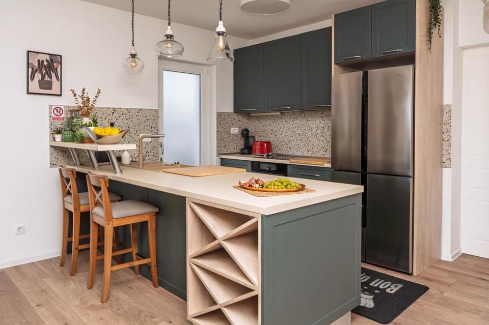 Kitchen or kitchenette, Food and drinks, Food