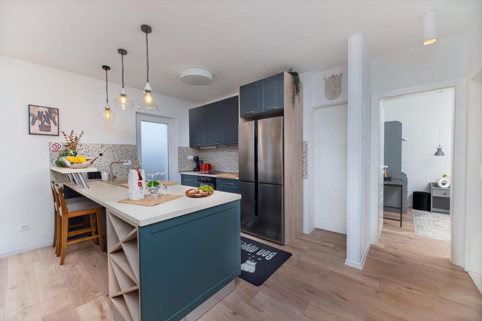 Kitchen or kitchenette, Food and drinks, Food, dishwasher, oven, stove