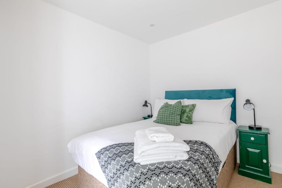 Beautifully Refurbished 2BD Flat- Clapham Apartment in London