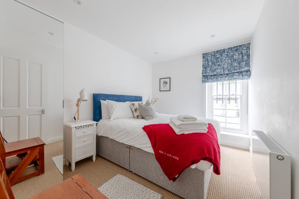 Beautifully Refurbished 2BD Flat- Clapham Apartment in London