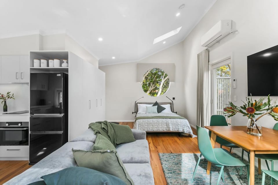 Bed, Living room