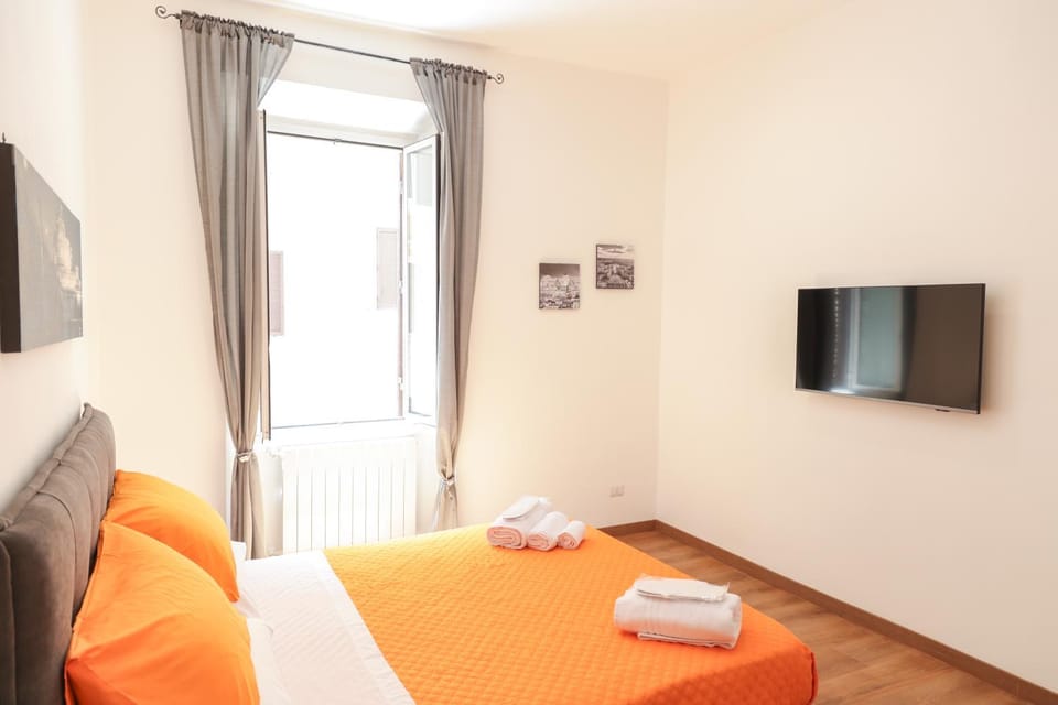 Bed, TV and multimedia, Bedroom