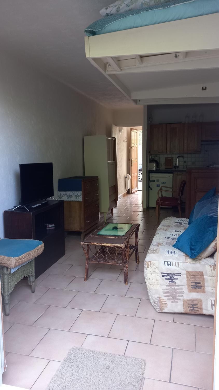Studio-jardinet-parking Apartment in Grasse