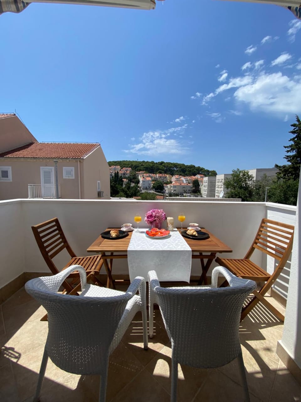 Property building, Seating area