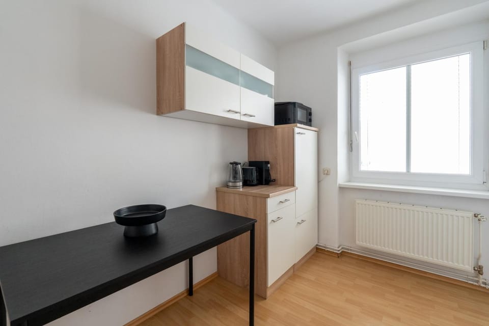 Coffee/tea facilities, Kitchen or kitchenette, stove, toaster