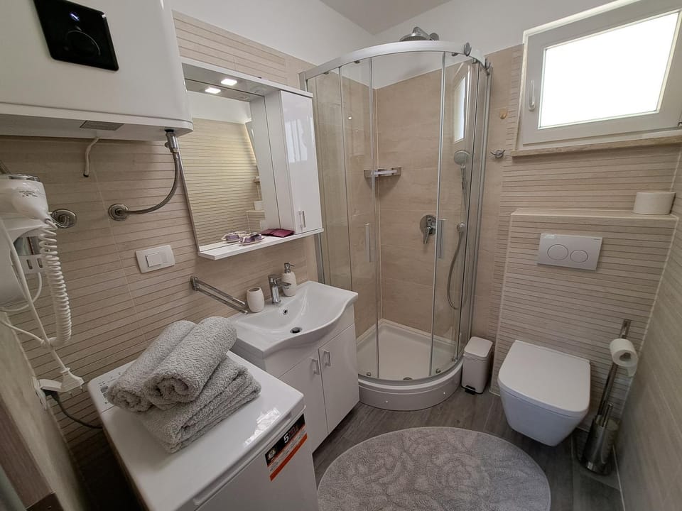 Shower, Bathroom, towels
