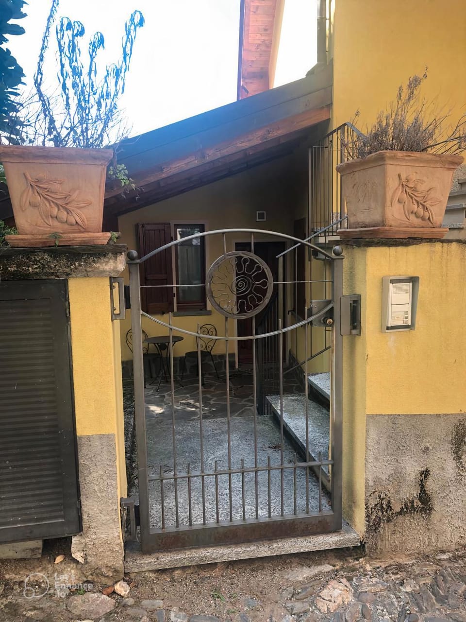 Facade/entrance