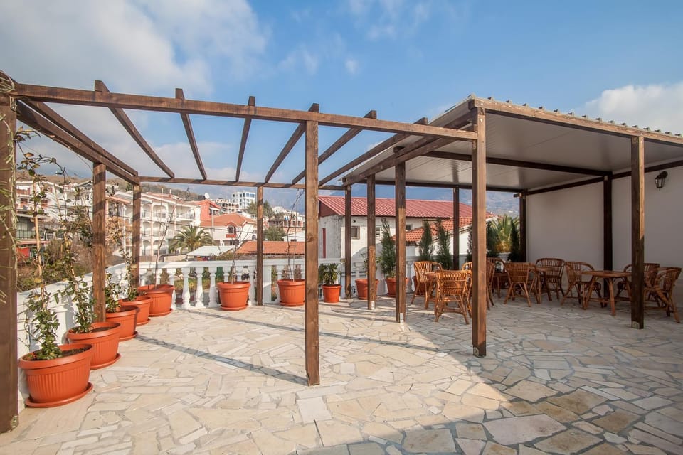 BBQ facilities, Balcony/Terrace, Mountain view, Street view, Breakfast