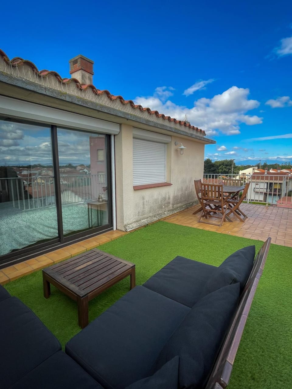 Property building, Patio, Balcony/Terrace