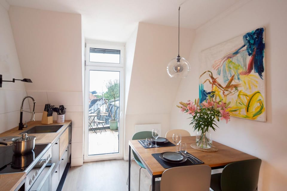 Dining area, kitchen