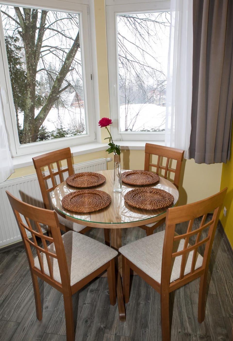 Seating area, Dining area