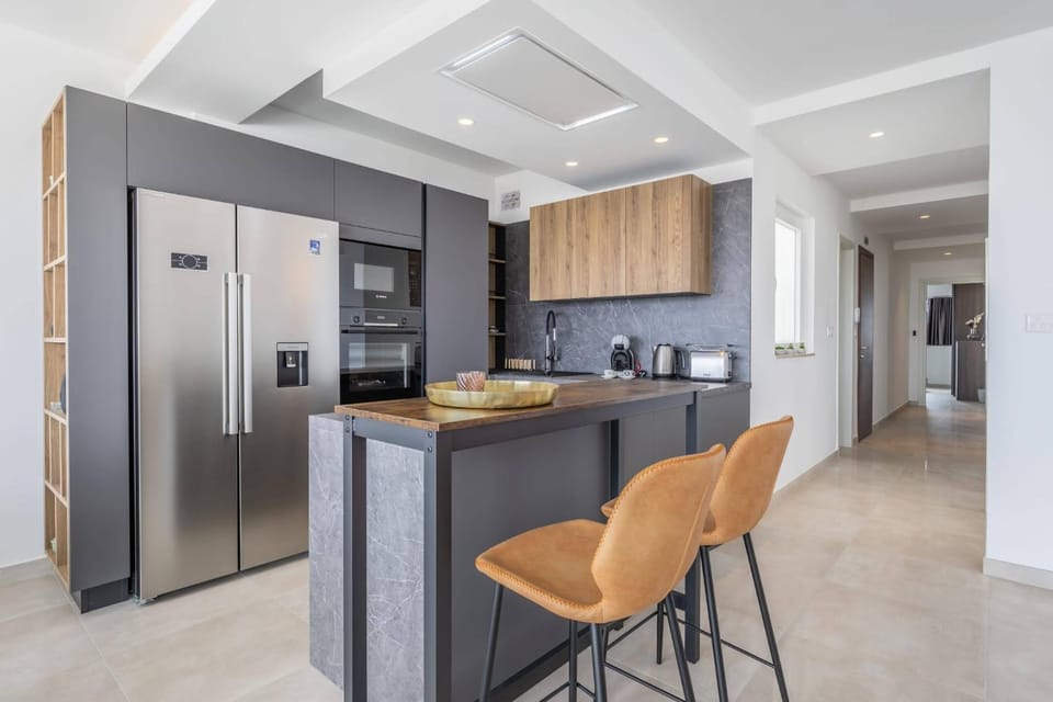 Coffee/tea facilities, Kitchen or kitchenette, Living room, Seating area, Dining area, dishwasher, minibar, pet friendly, stove, toaster