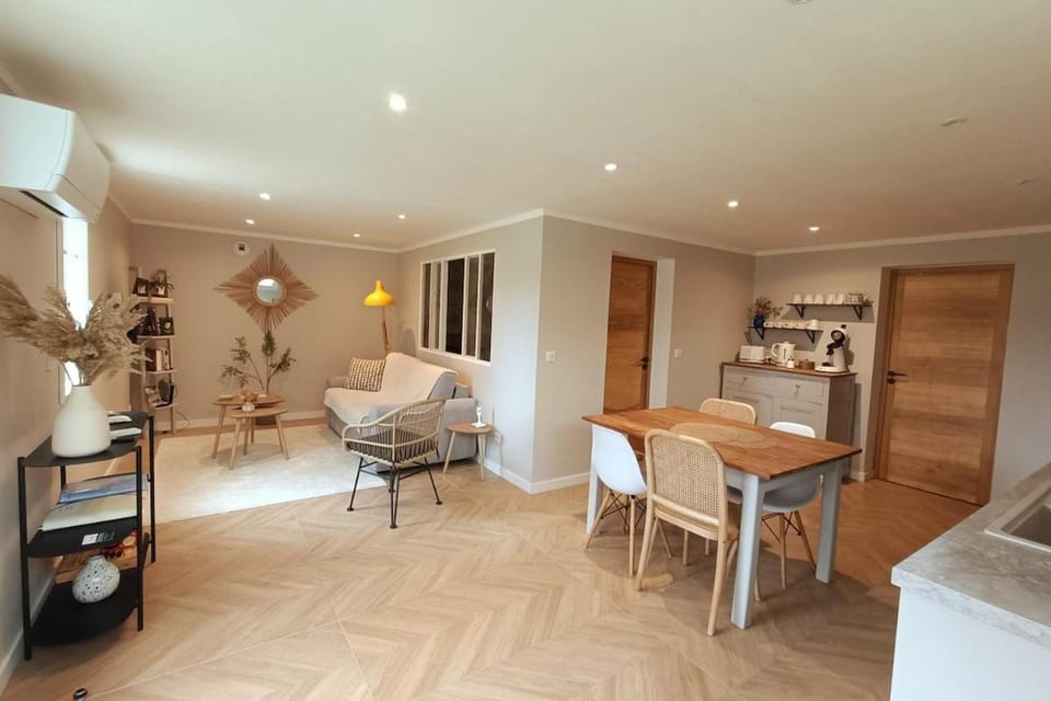 Living room, Dining area
