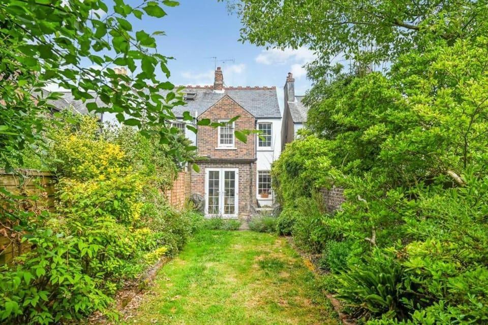 Charming Chichester Cottage Apartment in Chichester