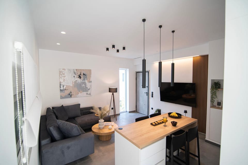 White House Vouliagmeni 2-Free parking-next to the sea Apartment in Vouliagmeni