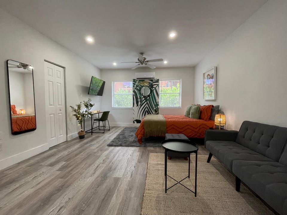 Bed, Living room