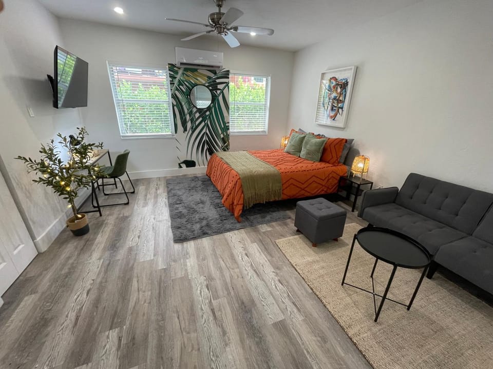 Bed, Living room