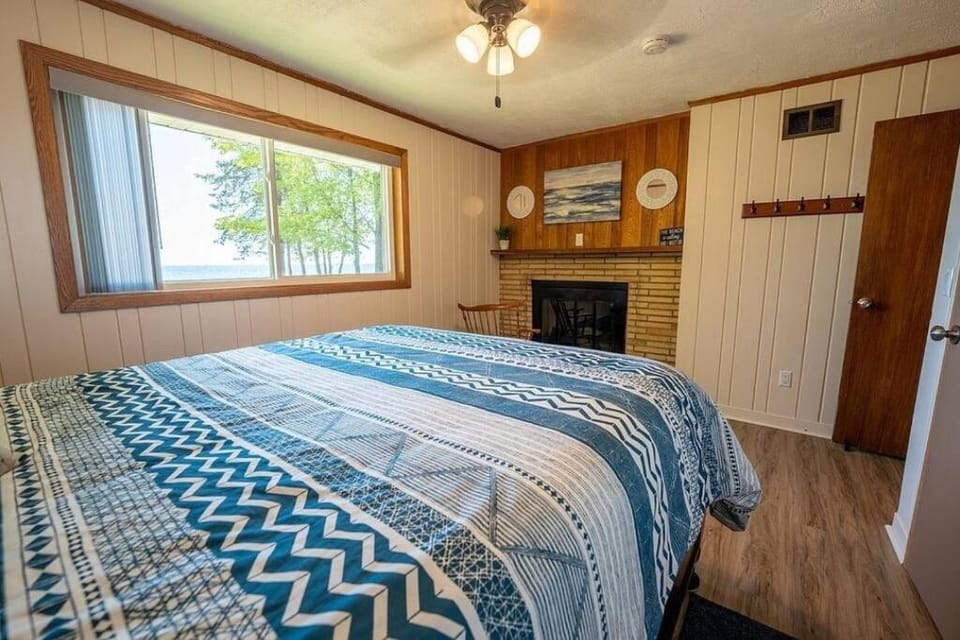Beautiful home on Lake Michigan, near Escanaba House in Wisconsin