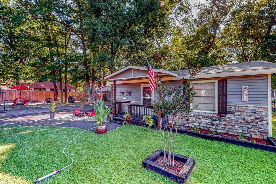 ‘Keepin’ it Reel’ Retreat Near Lake O’ the Pines House in Lake O the Pines