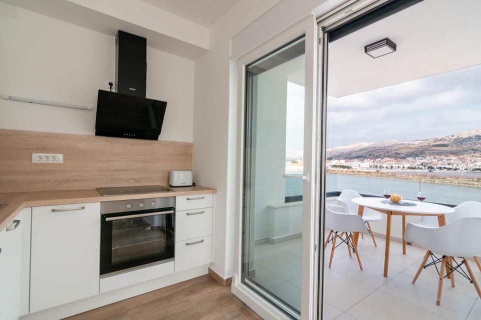 Natural landscape, Mountain view, Sea view, oven