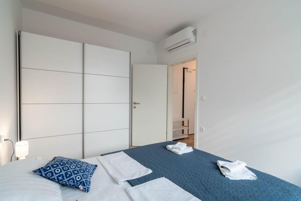 Bed, Bedroom, towels, wardrobe, air conditioner