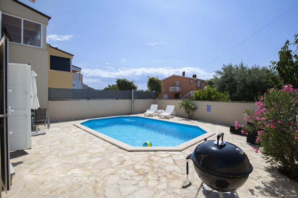 BBQ facilities, Swimming pool