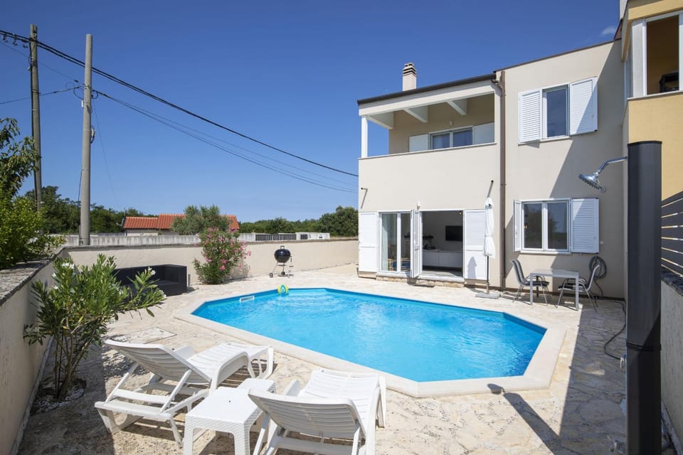 Property building, Swimming pool