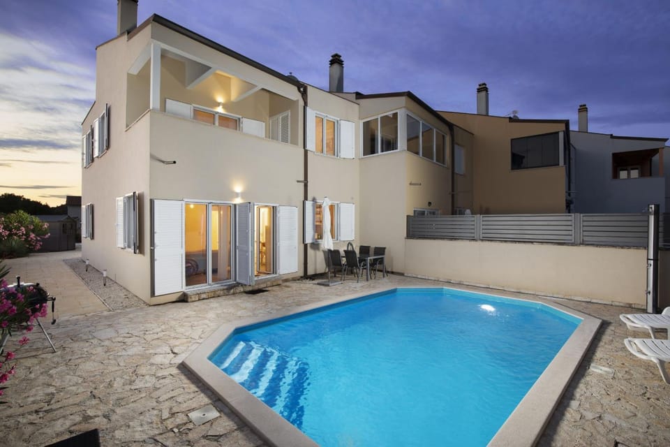 Property building, Swimming pool