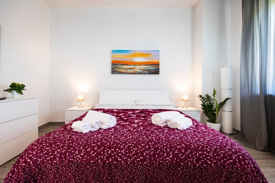 Bedroom, towels