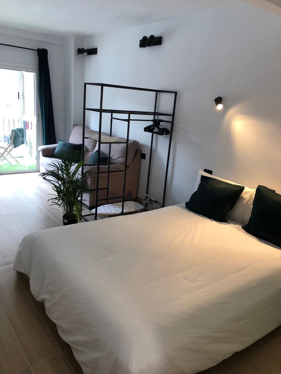 Bed, Living room, Photo of the whole room, Bedroom