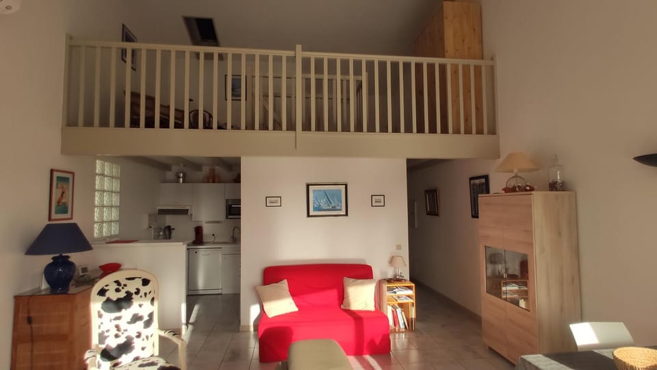 Communal lounge/ TV room, TV and multimedia, Living room, Lounge or bar, Photo of the whole room, Seating area, Bedroom, heating, internet, air conditioner