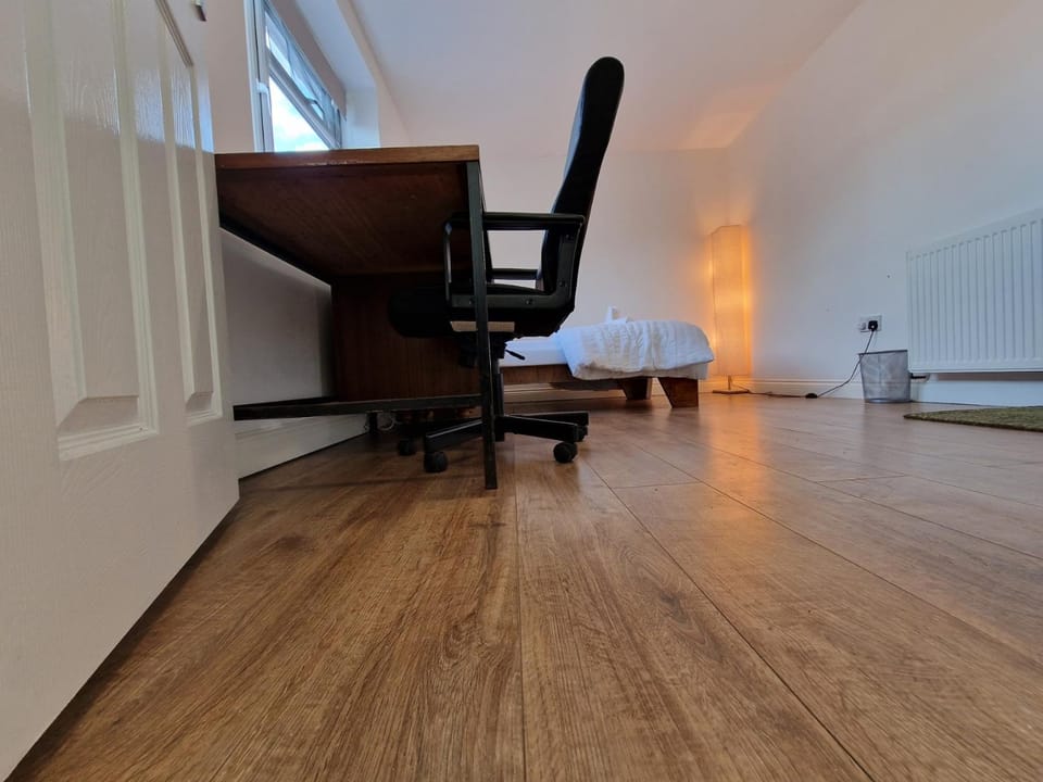 Nice Living Serviced Accommodations 8 (Entire 2 Ensuite Bedroom House) House in Coventry
