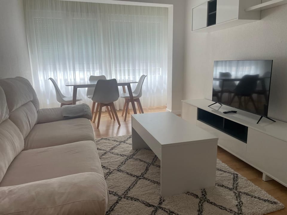 Communal lounge/ TV room, Living room, Dining area