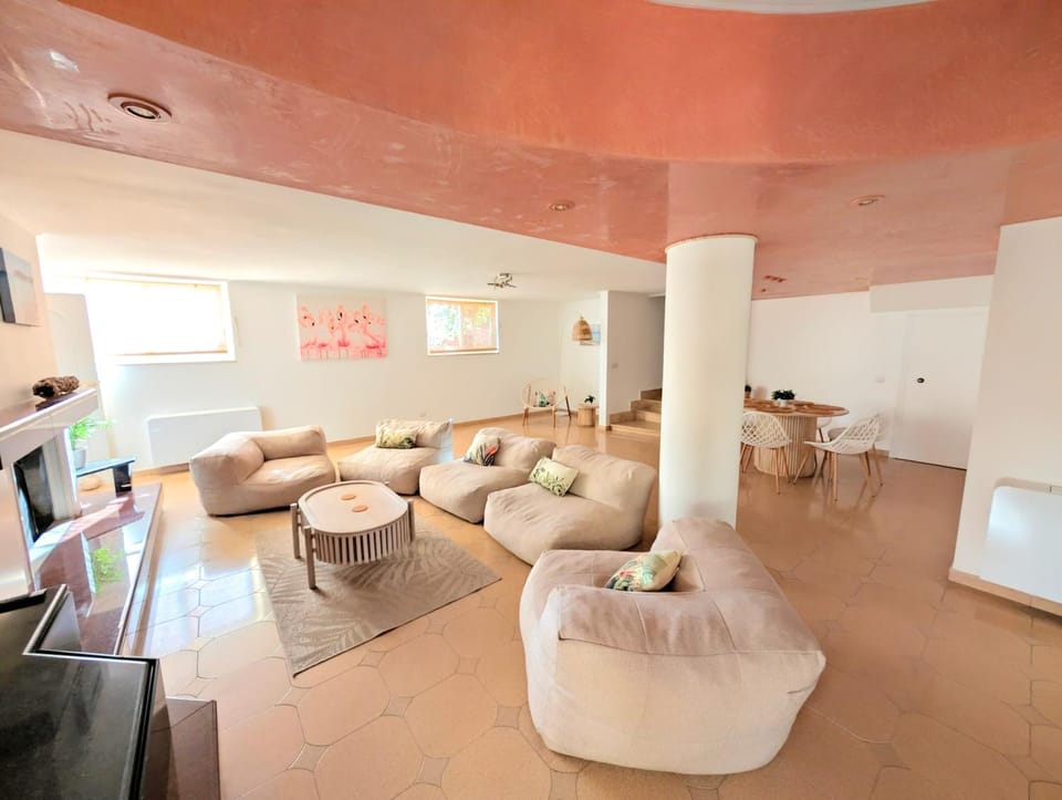 Lounge or bar