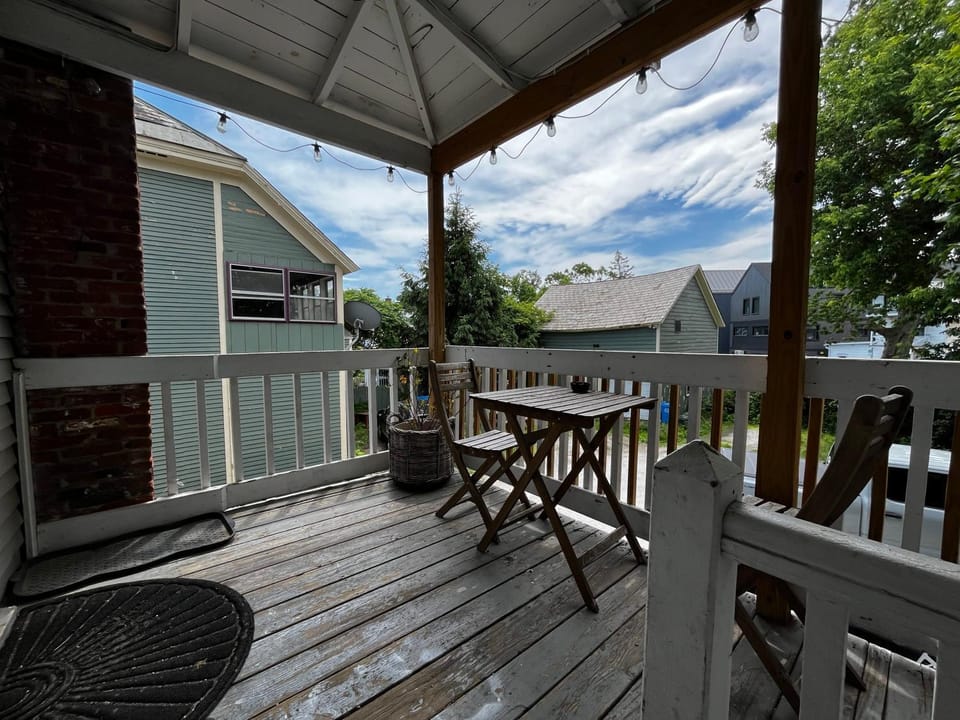 Perfectly Located Private Apartment Apartment in Burlington