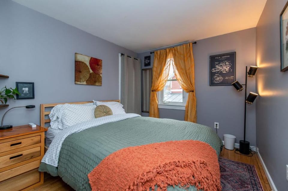 Perfectly Located Private Apartment Apartment in Burlington