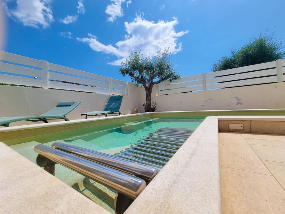 Calypso Luxury Pool&Spa Apartment in Pula