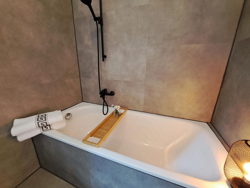 Bathroom, Bath, towels