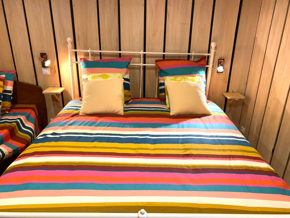 Bed, Bedroom